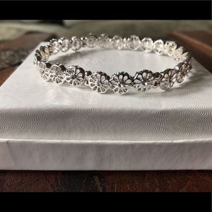 Silver Flowers Elastic Bracelet
